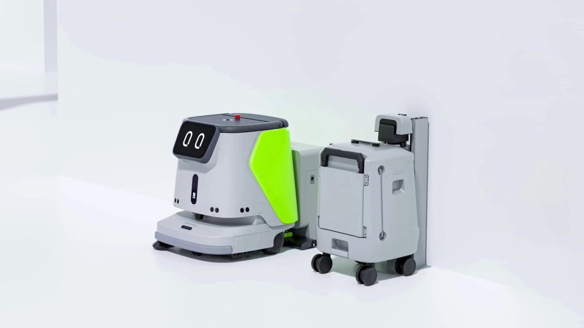 Commercial cleaning robot